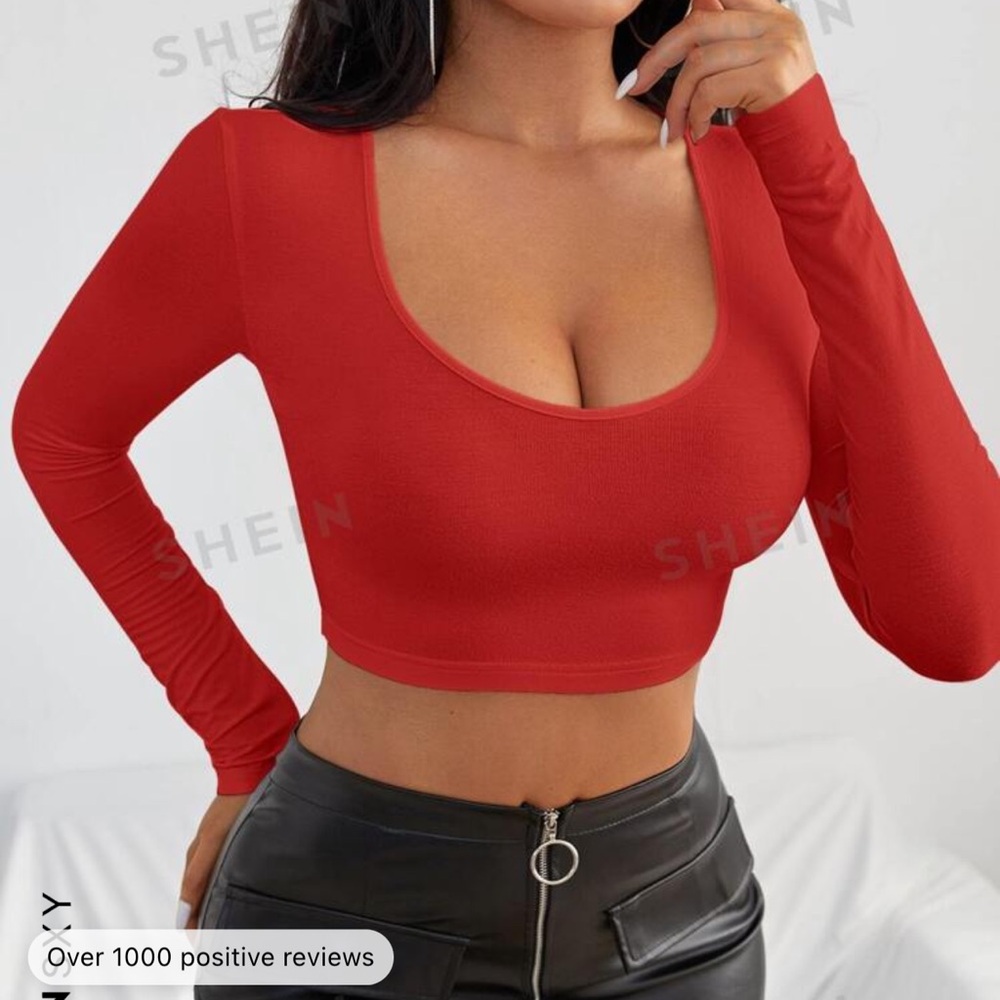 Solid fitted red longsleeve crop top